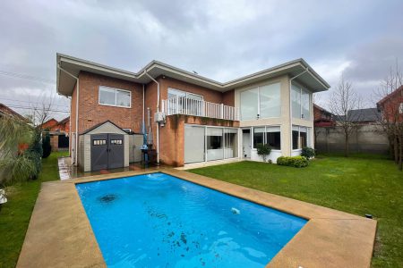 casa-amplia-en-las-rastras